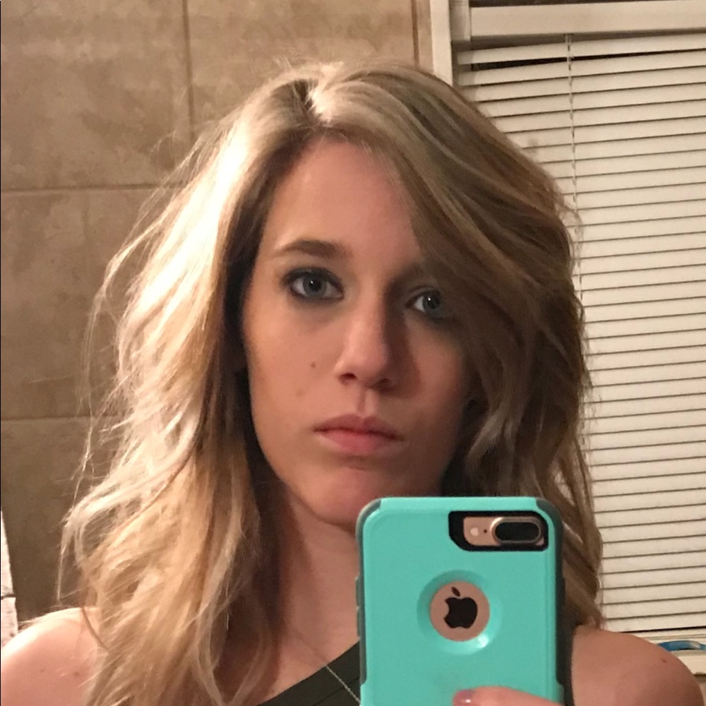 Meet your Posher, Julia